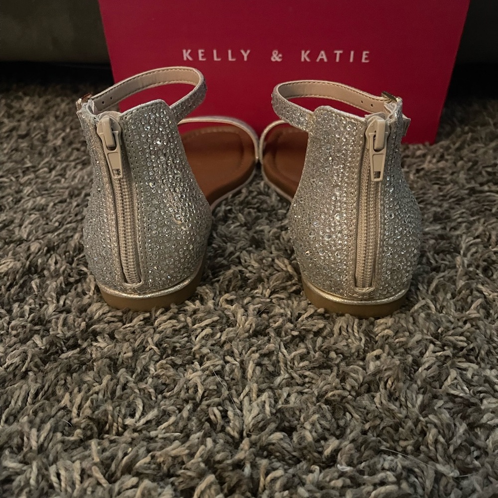 Kelly & Katie Glittering Silver Sandals - Picture 3 of 12
